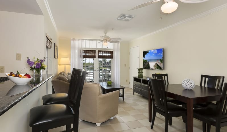 South Seas - Hibiscus Living room